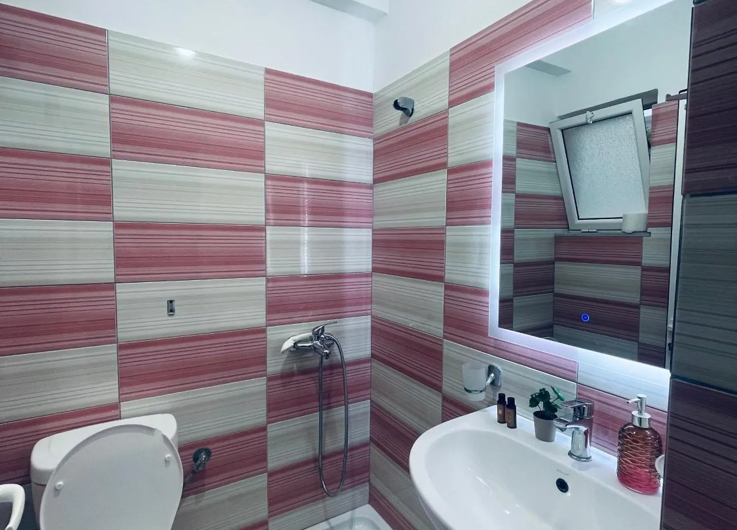 Guesthouse Dollomaja Ксамил Албания