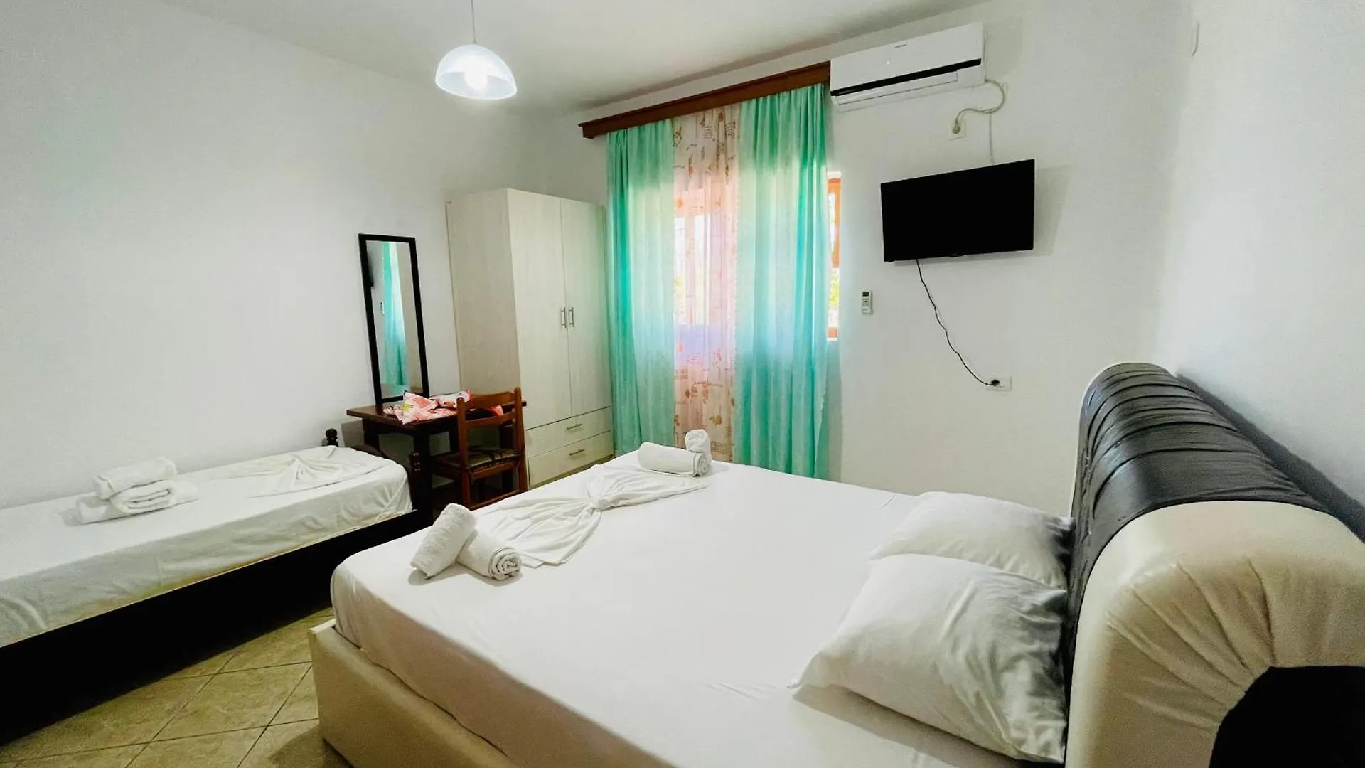 Guesthouse Dollomaja Ксамил Албания